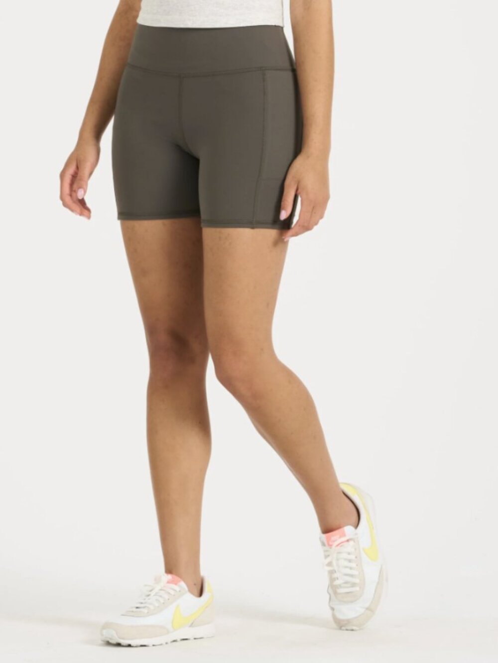Vuori Studio Pocket Short, Oregano (Small)